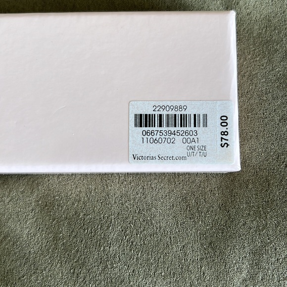 NIB Victoria's Secret Bracelet - Picture 3 of 4